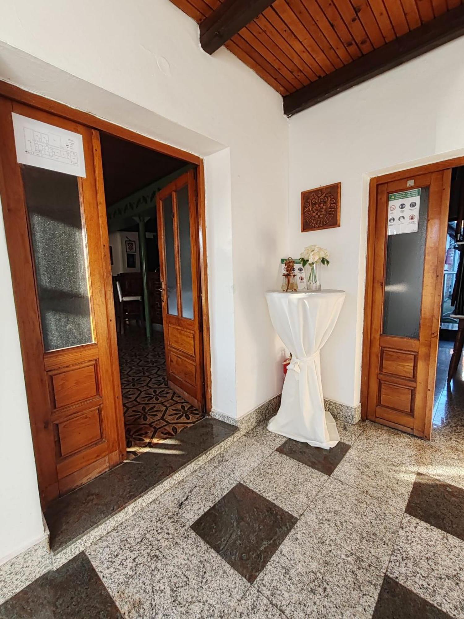 Sobe Dakovacki Vezovi Hotel Dakovo Luaran gambar